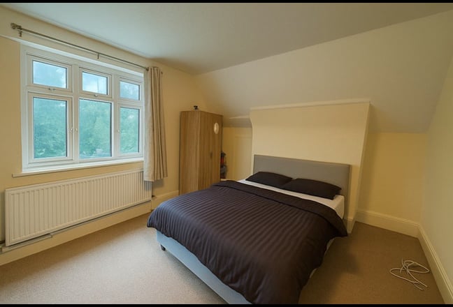Spacious 4-Bed – Shepherd’s Bush, Bills Included ! Main Photo