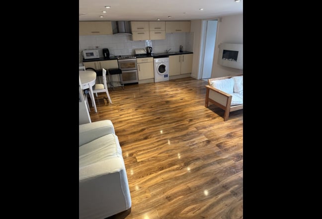1 beautiful cosy,  open plan flat (all bills inc) Main Photo