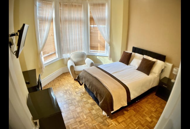 Video 1: Bedroom With Full Suite of Furniture