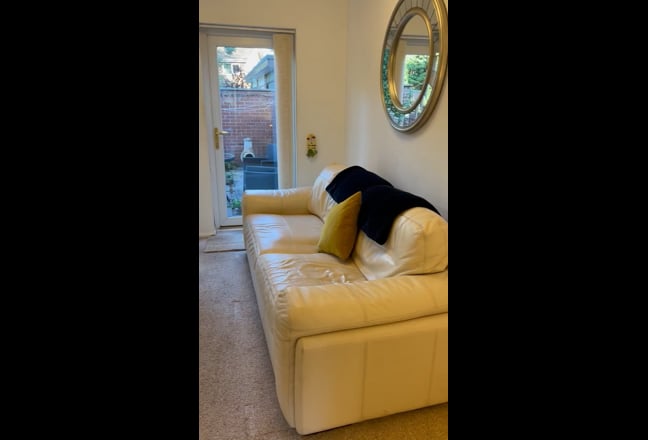 Two Double Rooms in Sunny, Friendly House  Main Photo