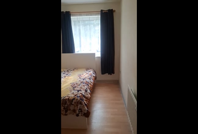 Double bedroom at SE15  Main Photo