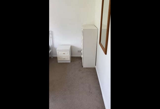 Large Double Bedroom   £650 Main Photo