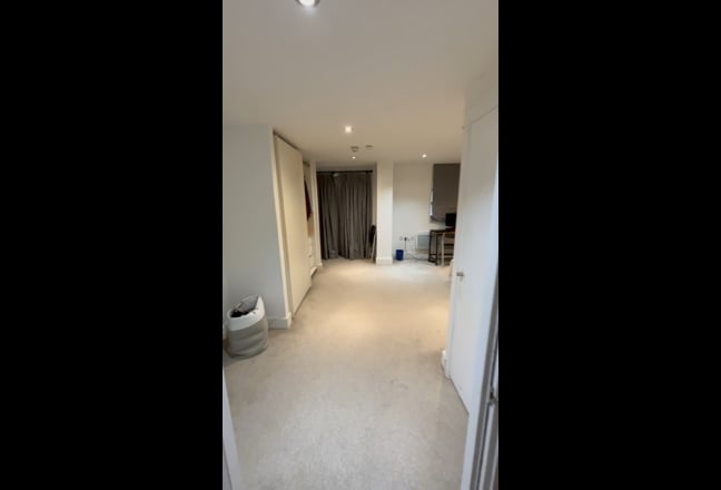Double Ensuite Room in Modern Flat Main Photo