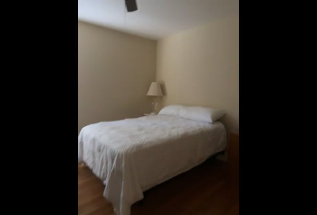 One bedroom for rent with shared bathroom Main Photo