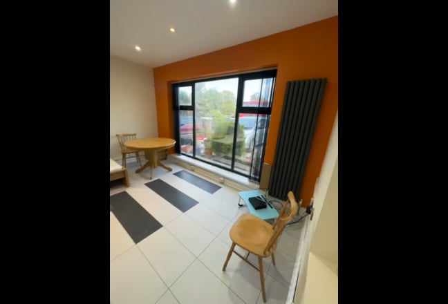 Stunning Studio Flat in IG6 ! Main Photo