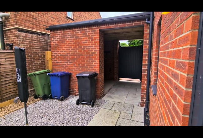 Large Ensuite rooms - newly built professional HMO Main Photo