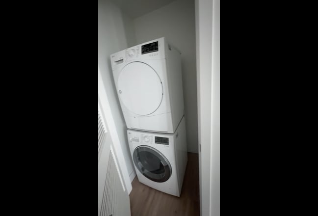Looking for roommate  Main Photo