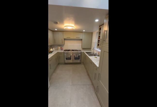 •• Likely the Most Amazing Houseshare in SW11 •• Main Photo