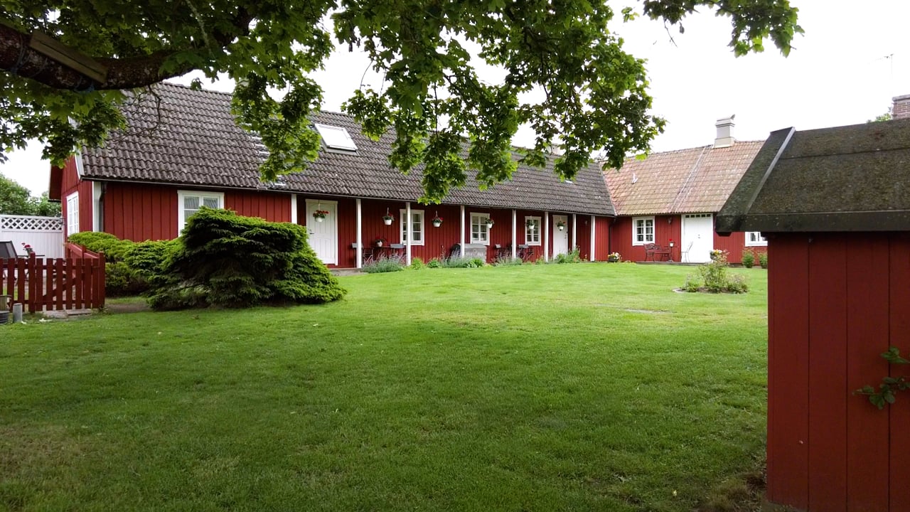 12 rum Gård/skog på Emmislöv Isakagården 1138B Broby Östra Göinge kommun - video