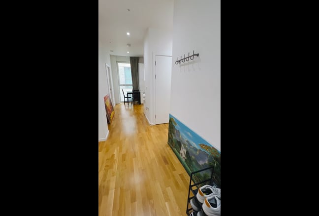 New build, Great Location E20 Main Photo