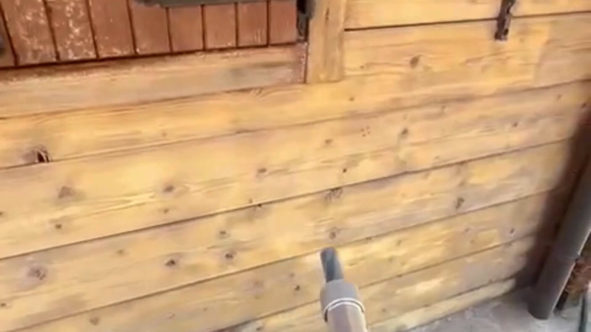 Svernicitaura casetta in legno con sabbiatrice Sabix 8