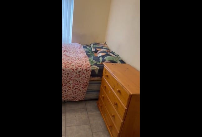A double room available In a three bedrooms  Main Photo