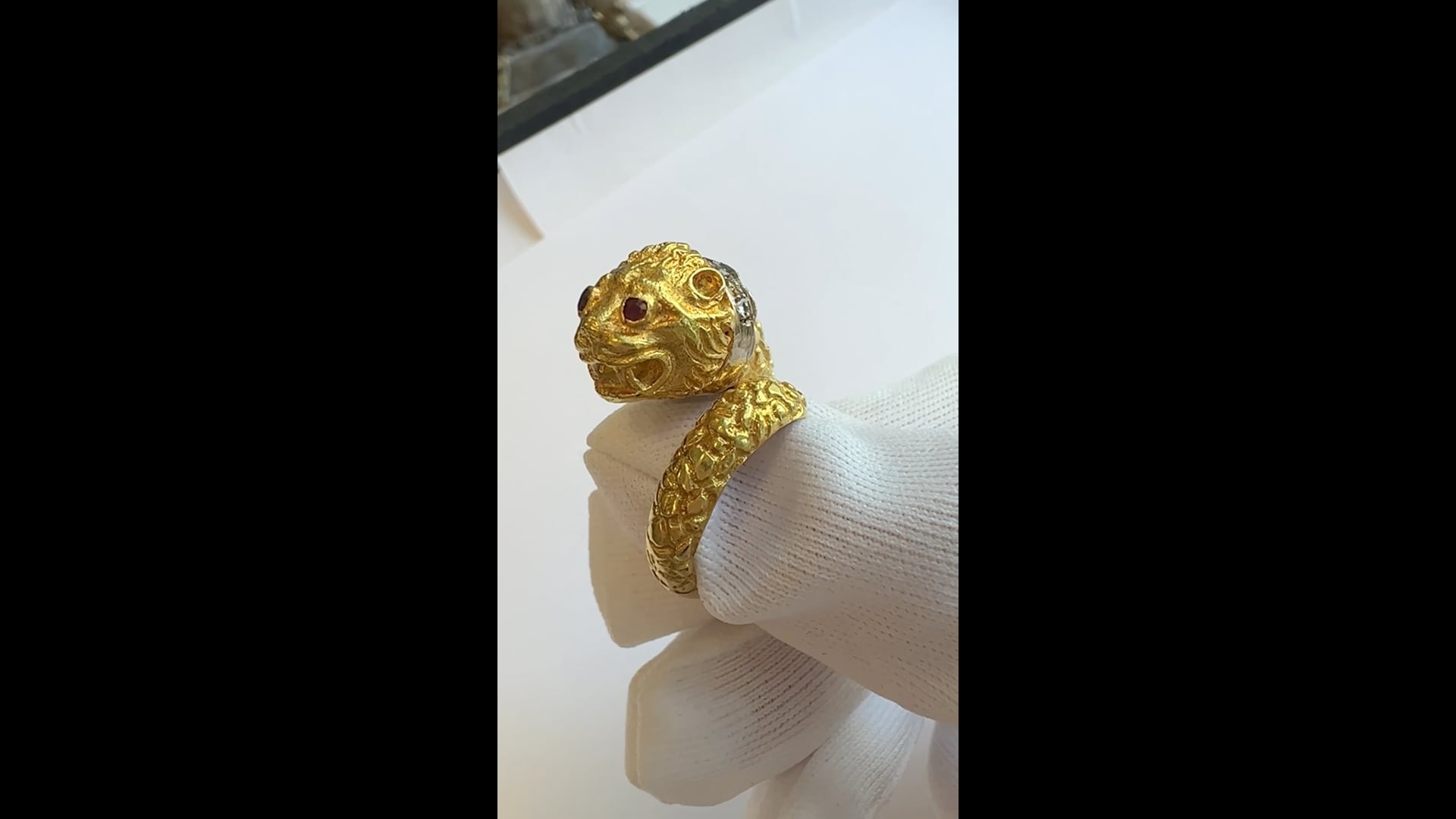 Bague Chimère Ilias Lalaounis En Or Jaune - Bijou De Créateur Grec, Occasion