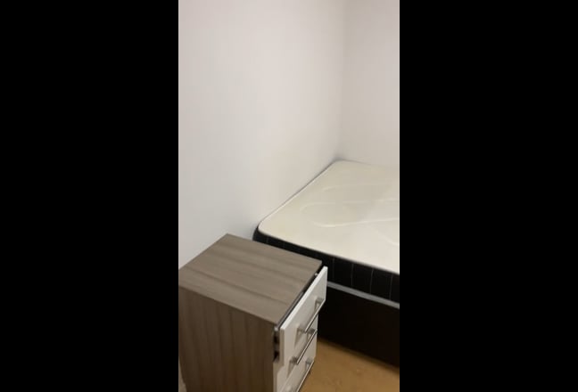 Luxury En-suite bedroom £520p/m no deposit Main Photo