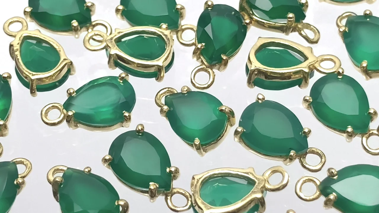 動画】宝石質グリーンオニキスAAA 枠留めペアシェイプファセットカット