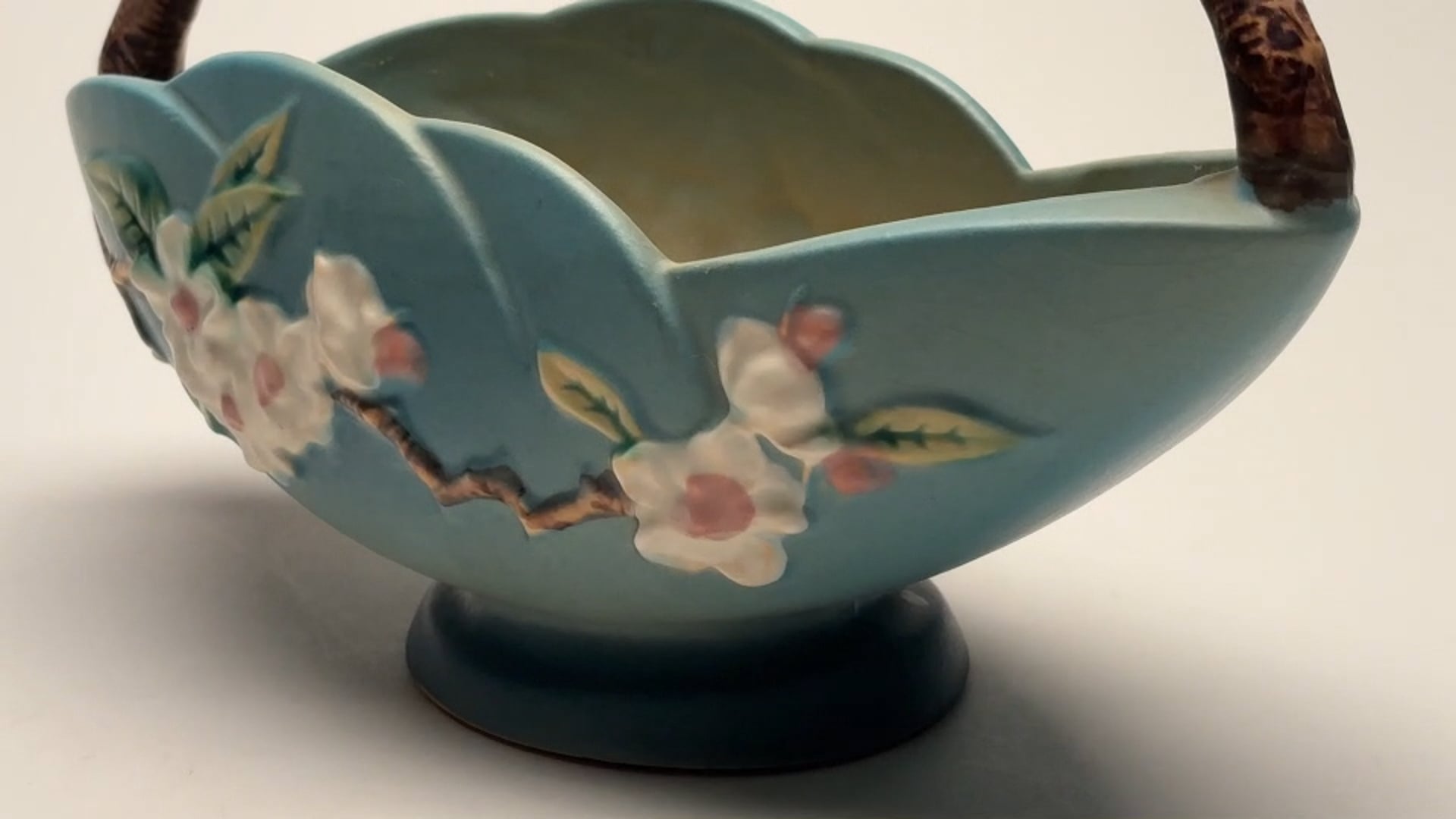 アンティークローズバスケット Roseville Pottery Apple Blossom Basket 310-10 at 1stDibs