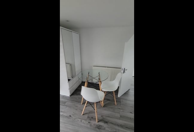 Modern Double Room Studio on 2nd Floor Main Photo