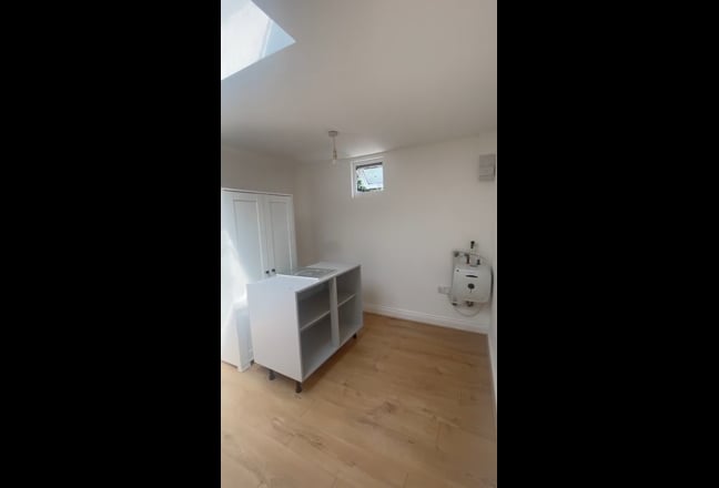 Studio flat Enfield Main Photo