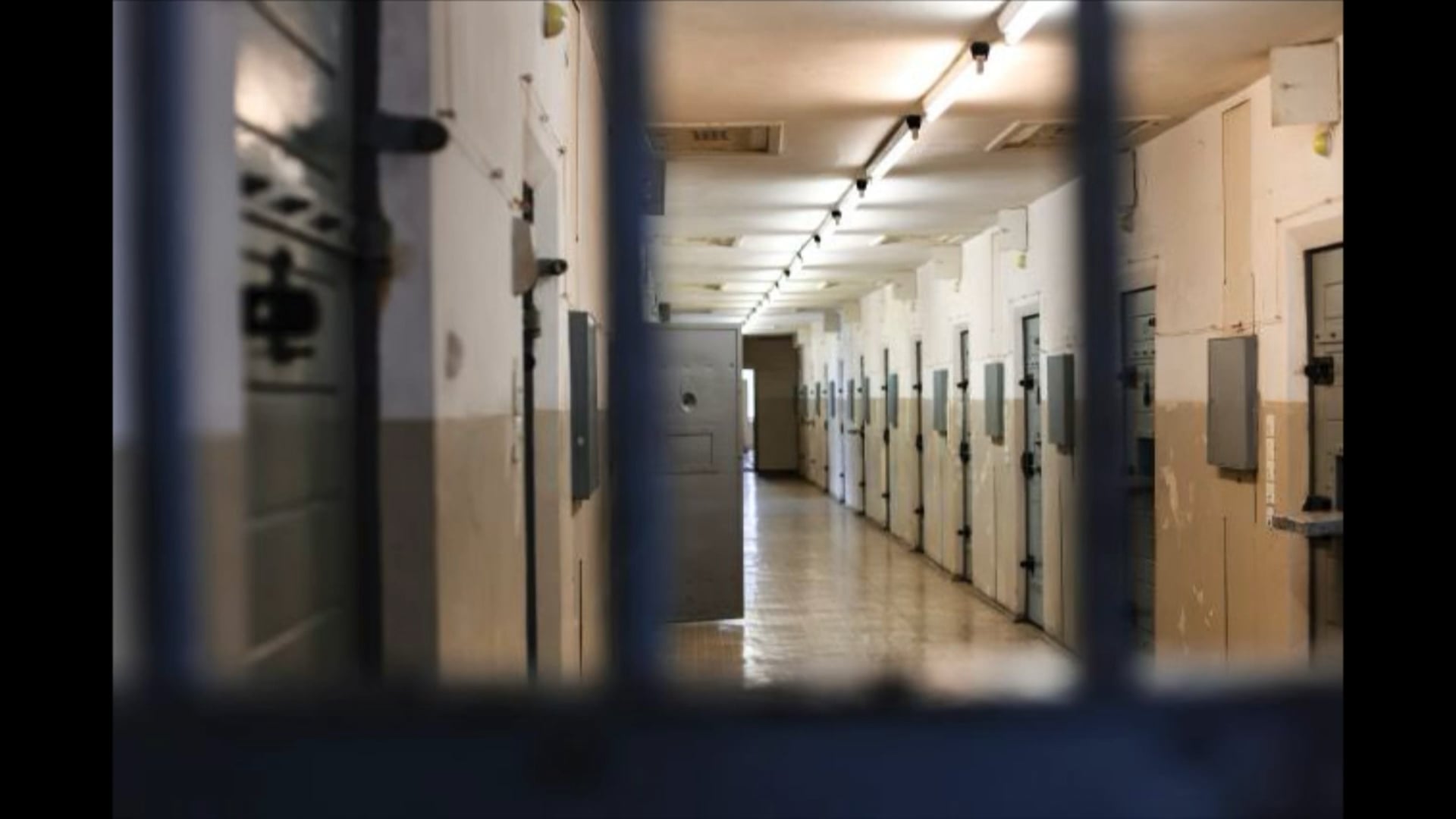 Cellulari in carcere,  il sindacato di polizia: “Utilizzano anche con i droni”