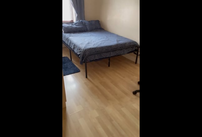  Spacious  double  room  -  single  female  pref Main Photo