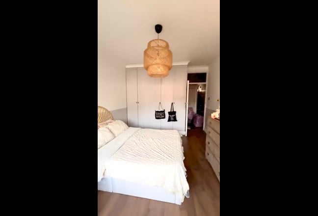 🌿 Bright Double Room Opposite Victoria Park Main Photo