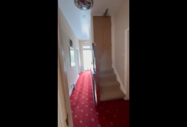 Double room in large house with large garden Main Photo