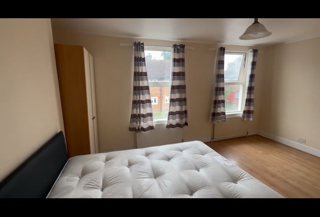 Large room to let Main Photo