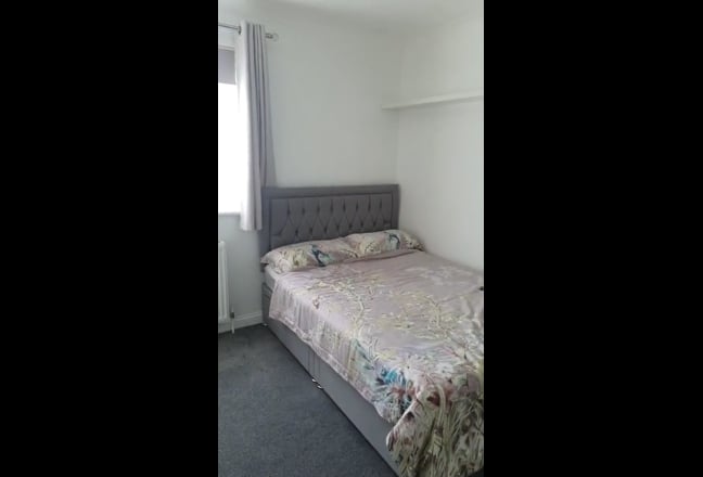 Modern double room in detached house  Main Photo