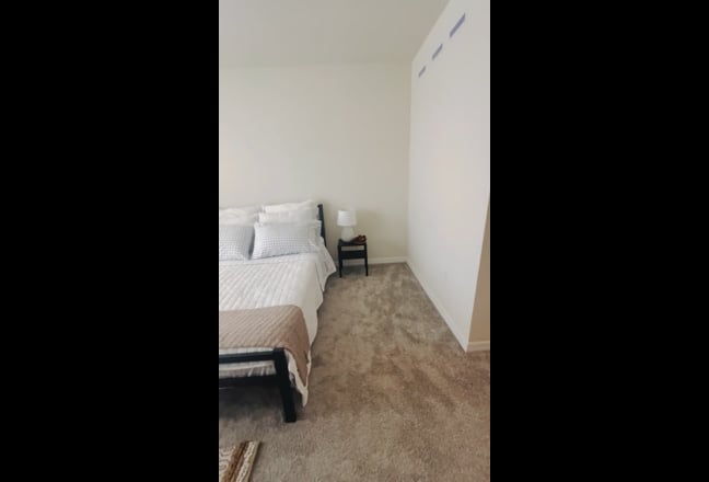 Private Room with En-Suite in Quiet Townhouse Main Photo