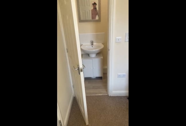 Double ensuite room available. Main Photo