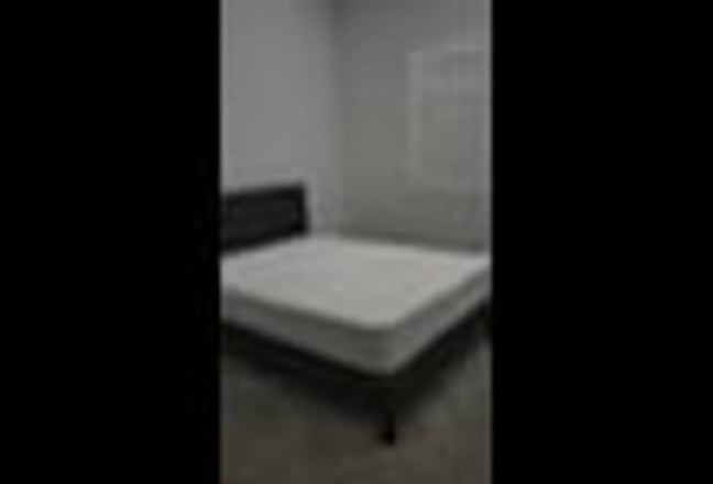 Decent Size Room available in quiet community Main Photo