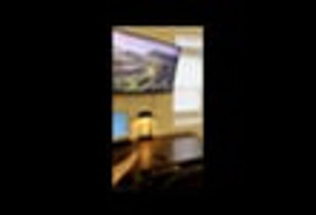 Furnished room on red line Main Photo