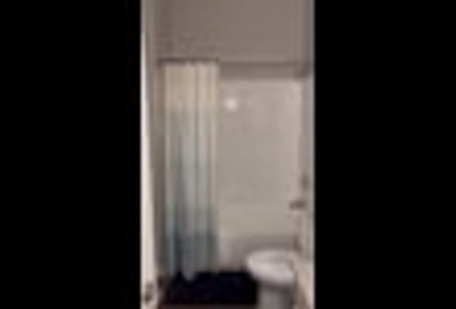 Spacious Room and full private bathroom Main Photo