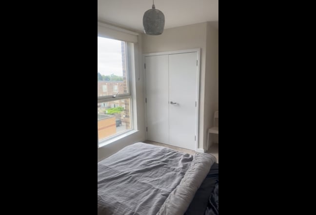 Double bedroom en-suite in new build flat Main Photo