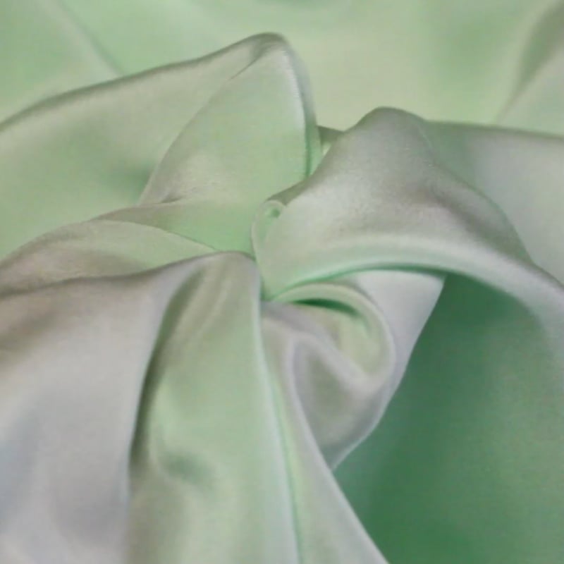 Vidéo: Crêpe de chine 100% soie - Vert pastel