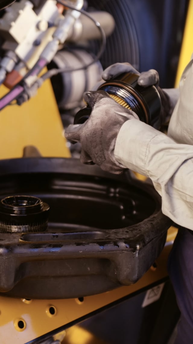 01 THE CHANGE - MAINTENANCE - EAME - 15s_vertical