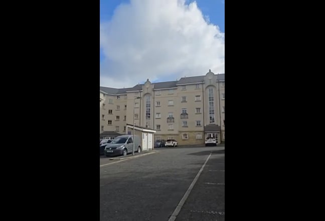 3rd bedroom available in duplex apartment  Main Photo