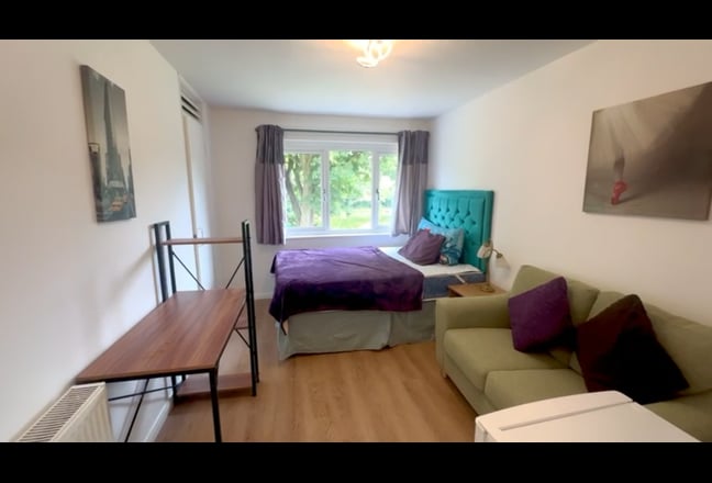 Studio flat/ QE / UoB/ Harbour/ inc bills Main Photo