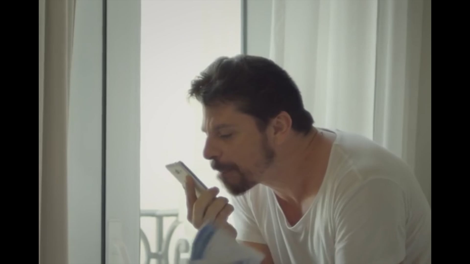 Virgin Mobile - "María"