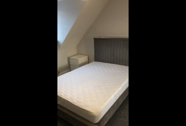 *En-Suite Furnished Room & Double* Main Photo