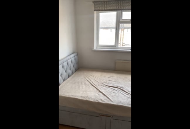 Conning town E 16 Main Photo