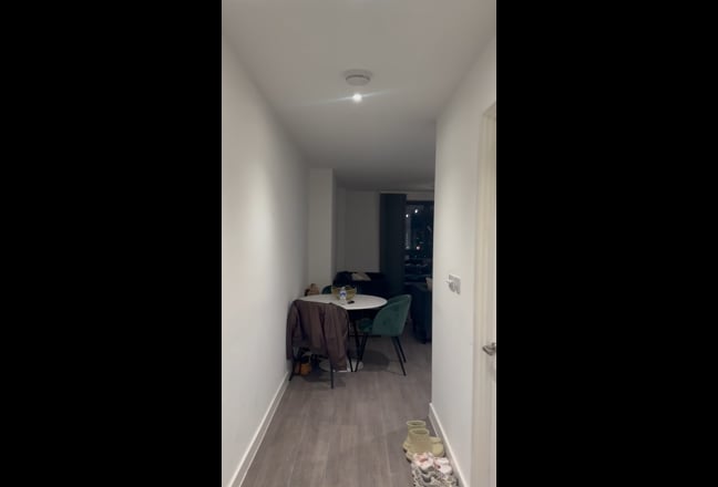 Spacious En-suite bedroom  with parking Main Photo
