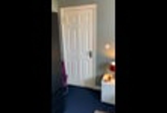 Lovely double room in peaceful family home Main Photo