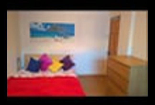Large Double Bedroom New Kitchen Bath Canary Wharf Main Photo