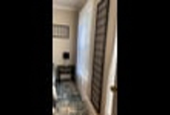Large private room, close to highway, public trans Main Photo