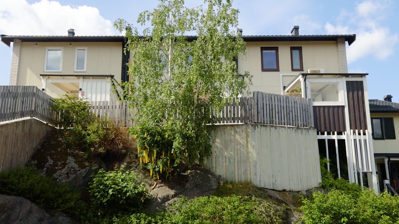 4 rum Radhus på Svängvägen 43 Snättringe Huddinge kommun - video