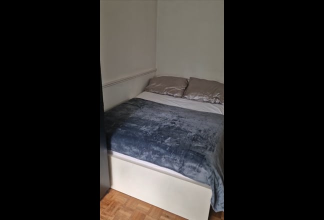 Large Double Room- Professional House Bills Inc Main Photo