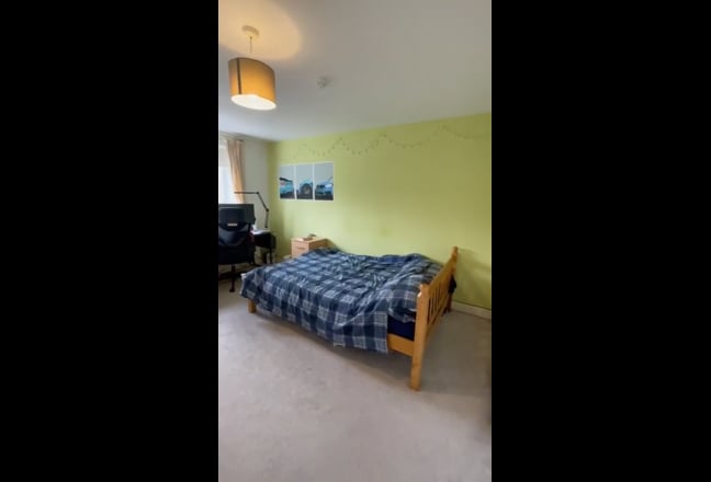 Beautiful en-suite for working profiessionals  Main Photo