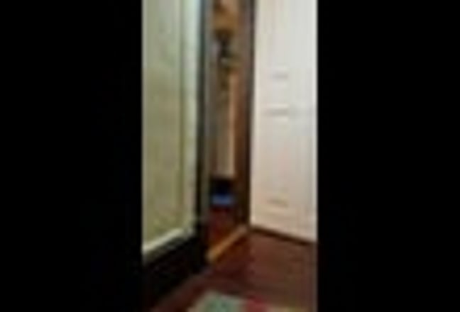 Large RM, Private 1/2-bath Near University Circle Main Photo