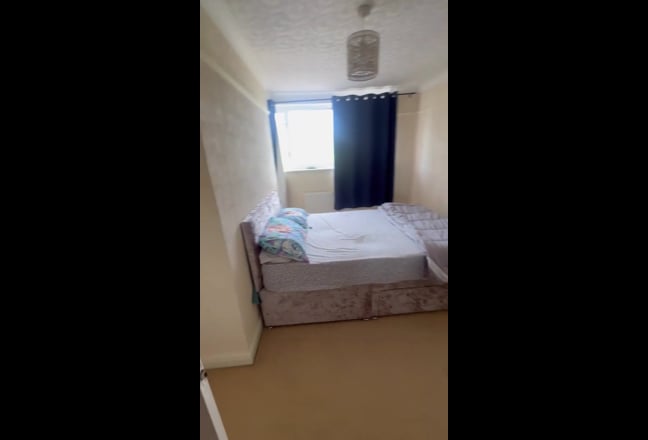 Furnished Double Room-Near Train Station-Bills Main Photo